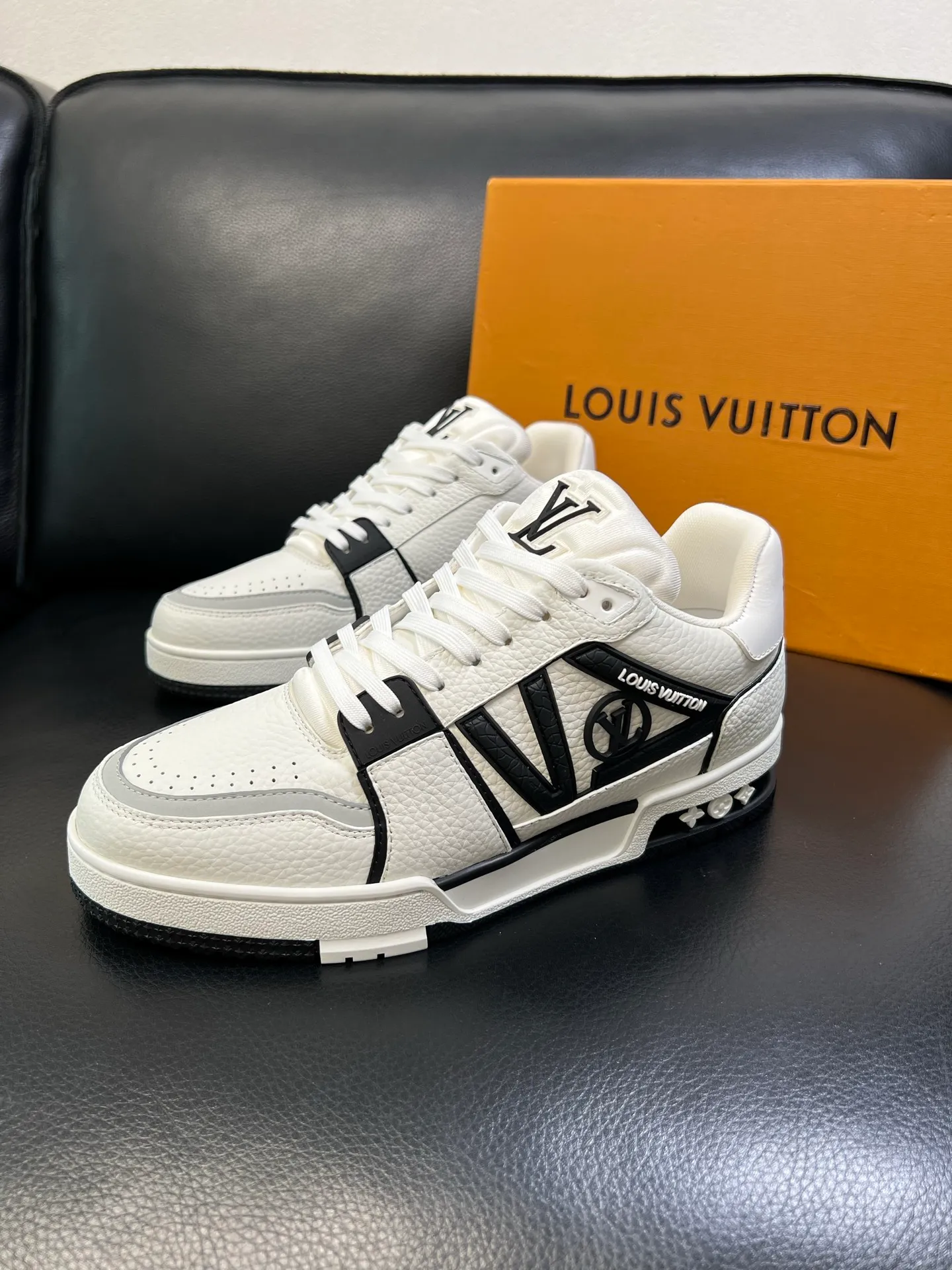 Men's shoes 💰900 Lv top purchasing agent Louis Vuitton, sports sneakers counter synchronization, uppers imported from Italy, high-quality splicing colorful complex crafts, imported mesh pads are soft and comfortable, soles: original soles specially provided by the original factory, T men's shoes 💰U exclusive movable molded soles super comfortable, original factory and single goods, high quality, welcome to compare, code number 39-44 (customized 38 45)